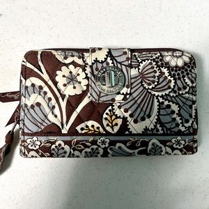 Vera Bradley turn lock wallet in EUC